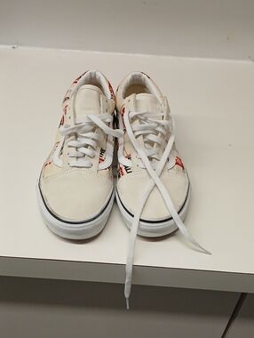 Vans White Low-Top Sneakers with Red Logo Pattern
